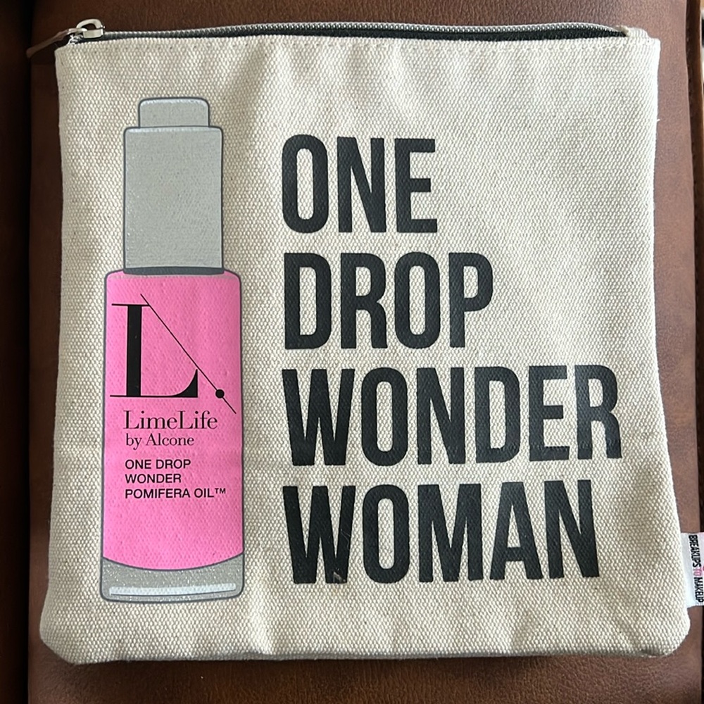 🕶️New One Drop Wonder Woman breakups to makeup canvas lined zipper makeup bag